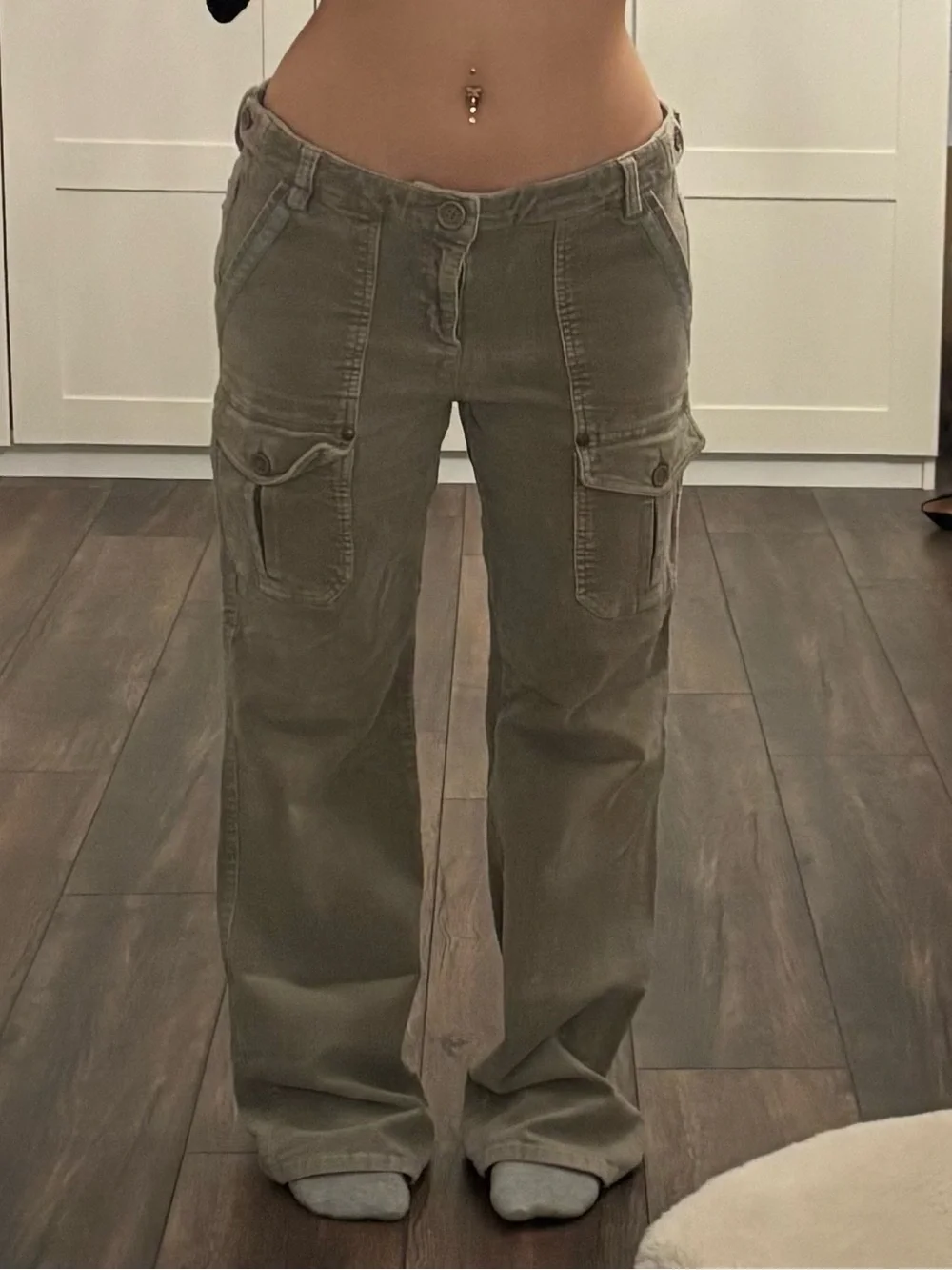 DKNY green khaki corduroy cargo pants - Picture 1 of 6